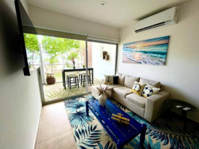 2 Bedroom Oceanfront Condo with Wi-Fi, AC and Pool